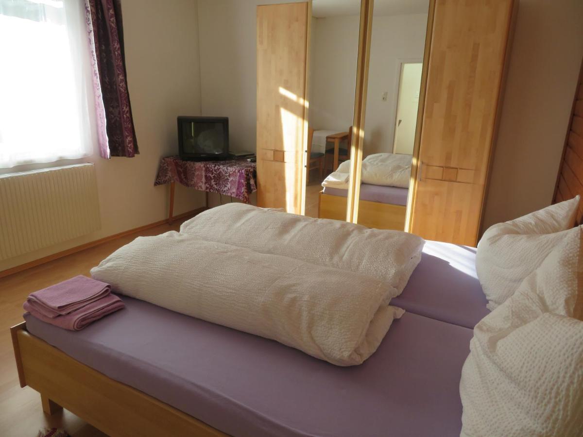 クニッテルフェルト Haus Irmi Bed & Breakfast エクステリア 写真
